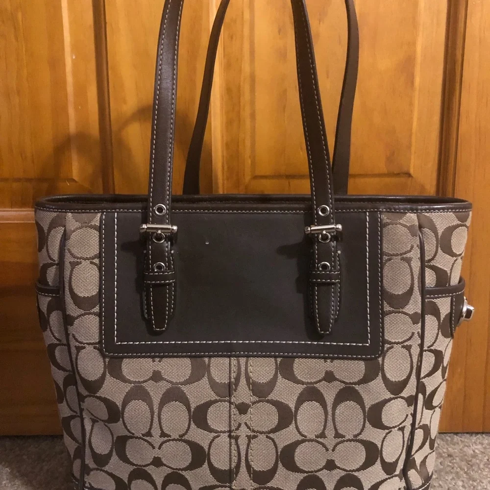 Coach signature shoulder bag - Picture 2 of 10